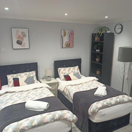 Homey Studio In Newport Perfect For Couples & Travelers Extérieur photo