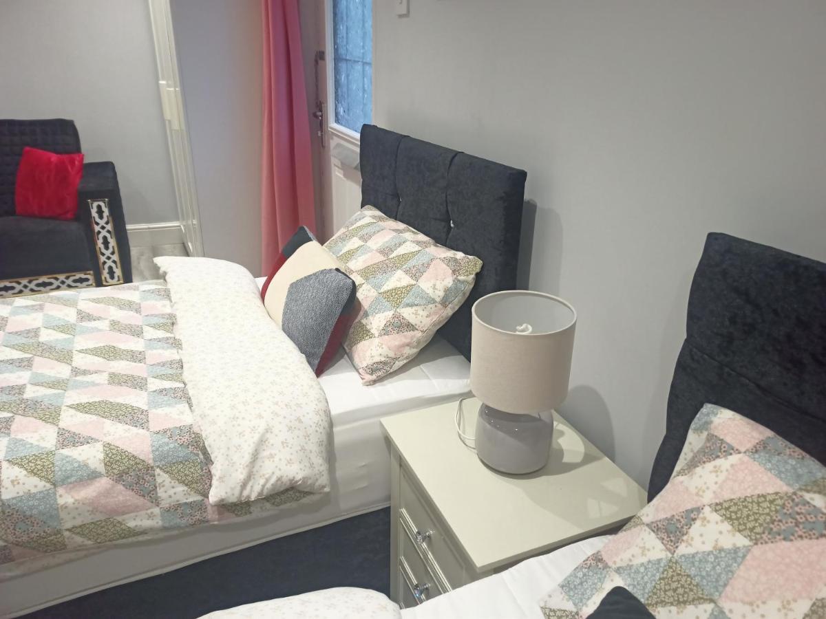 Homey Studio In Newport Perfect For Couples & Travelers Extérieur photo