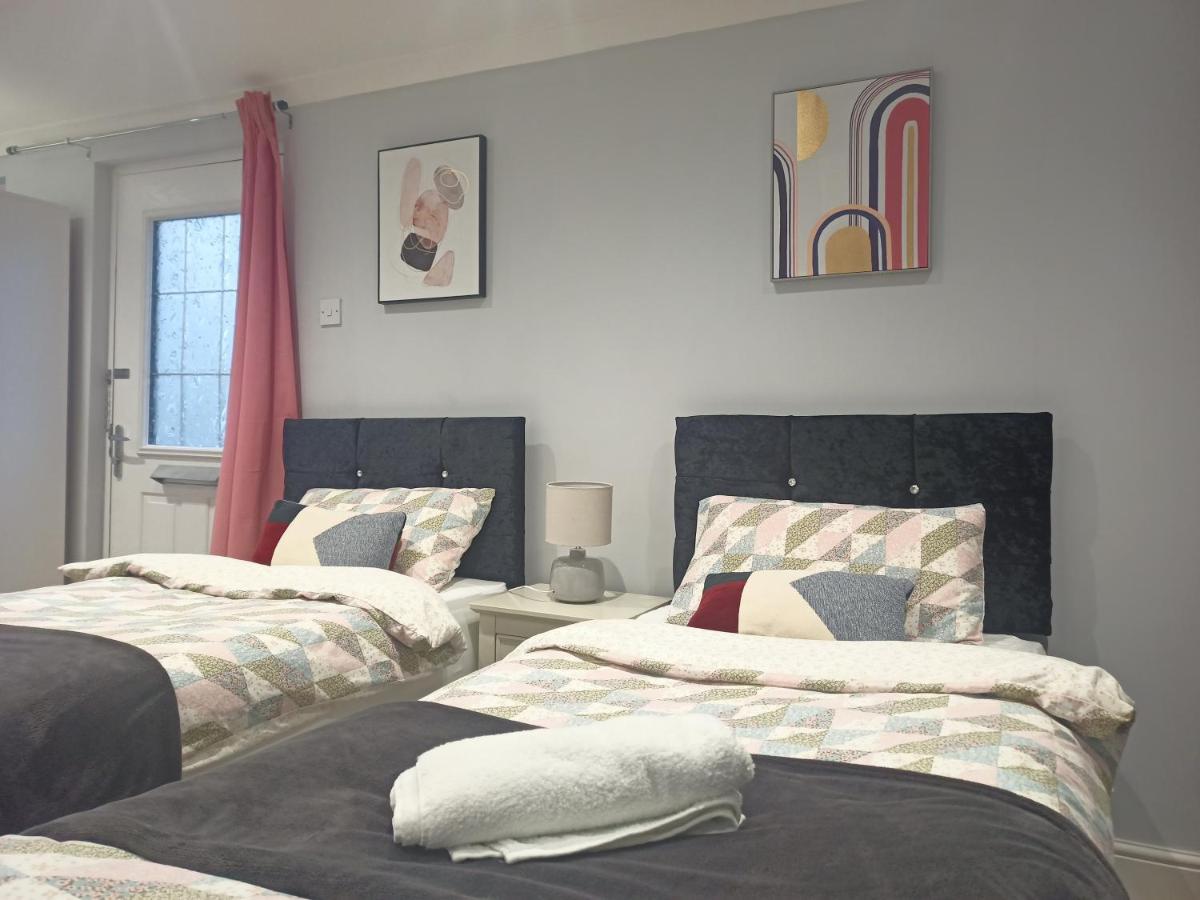 Homey Studio In Newport Perfect For Couples & Travelers Extérieur photo