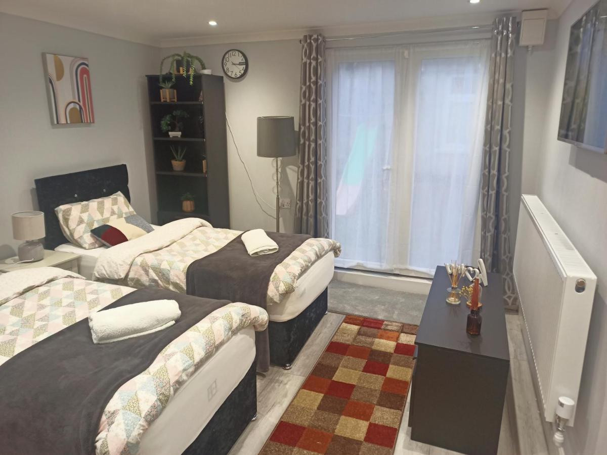 Homey Studio In Newport Perfect For Couples & Travelers Extérieur photo