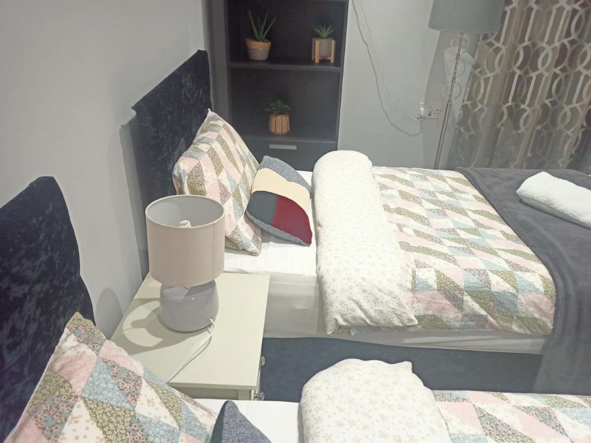 Homey Studio In Newport Perfect For Couples & Travelers Extérieur photo