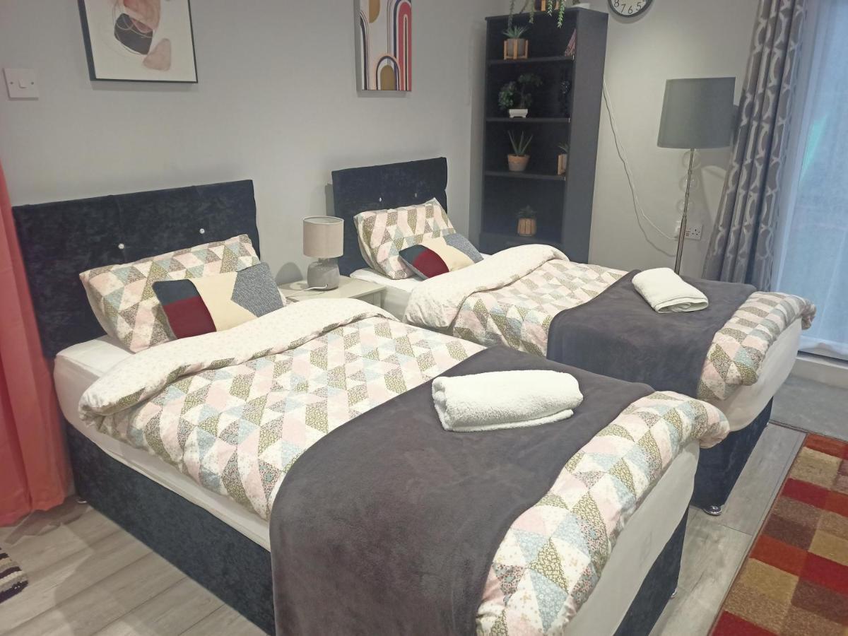 Homey Studio In Newport Perfect For Couples & Travelers Extérieur photo