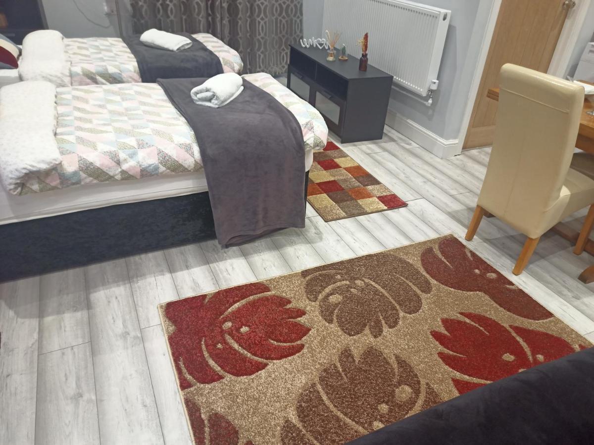 Homey Studio In Newport Perfect For Couples & Travelers Extérieur photo
