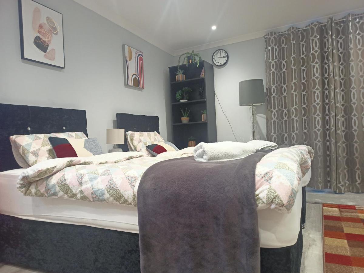 Homey Studio In Newport Perfect For Couples & Travelers Extérieur photo