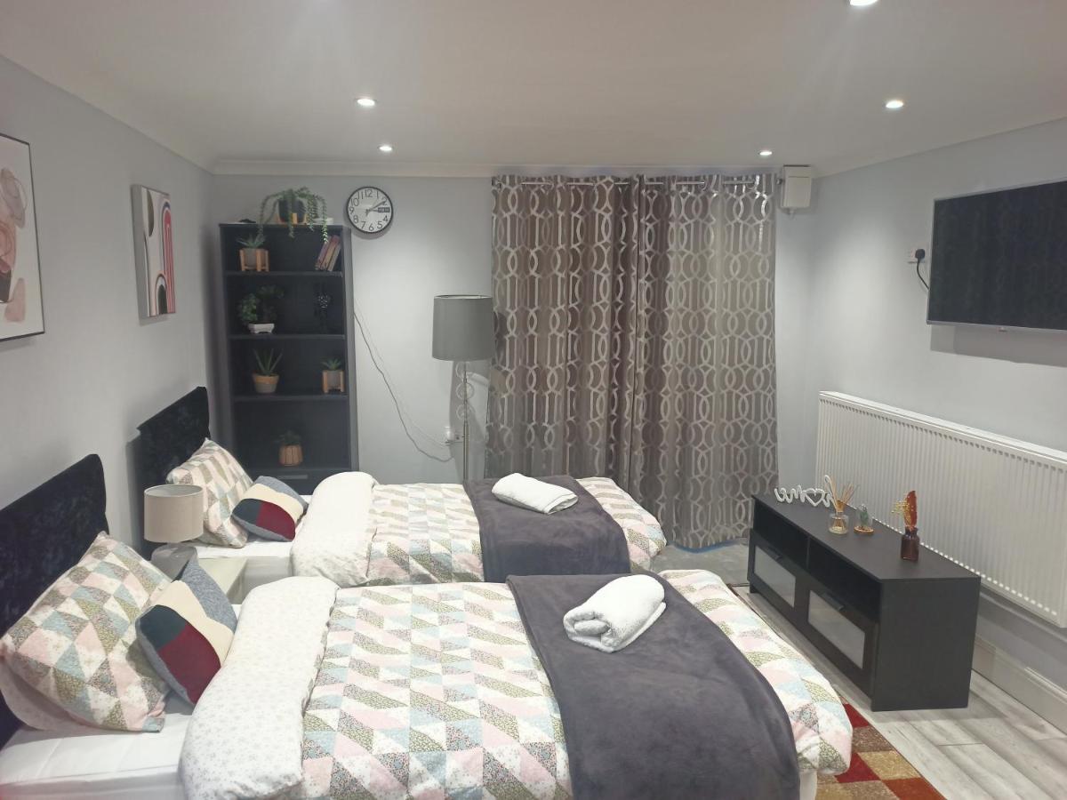 Homey Studio In Newport Perfect For Couples & Travelers Extérieur photo