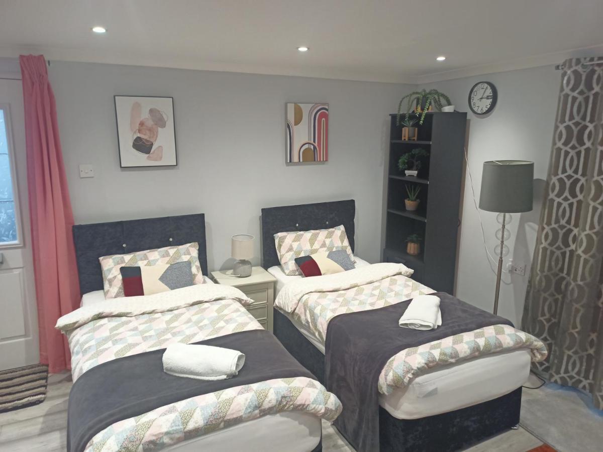 Homey Studio In Newport Perfect For Couples & Travelers Extérieur photo