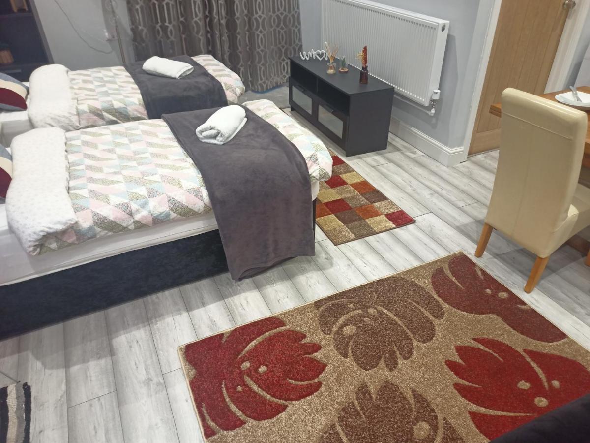 Homey Studio In Newport Perfect For Couples & Travelers Extérieur photo