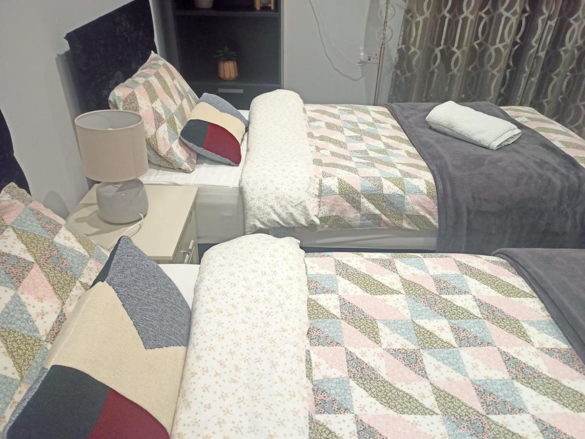 Homey Studio In Newport Perfect For Couples & Travelers Extérieur photo
