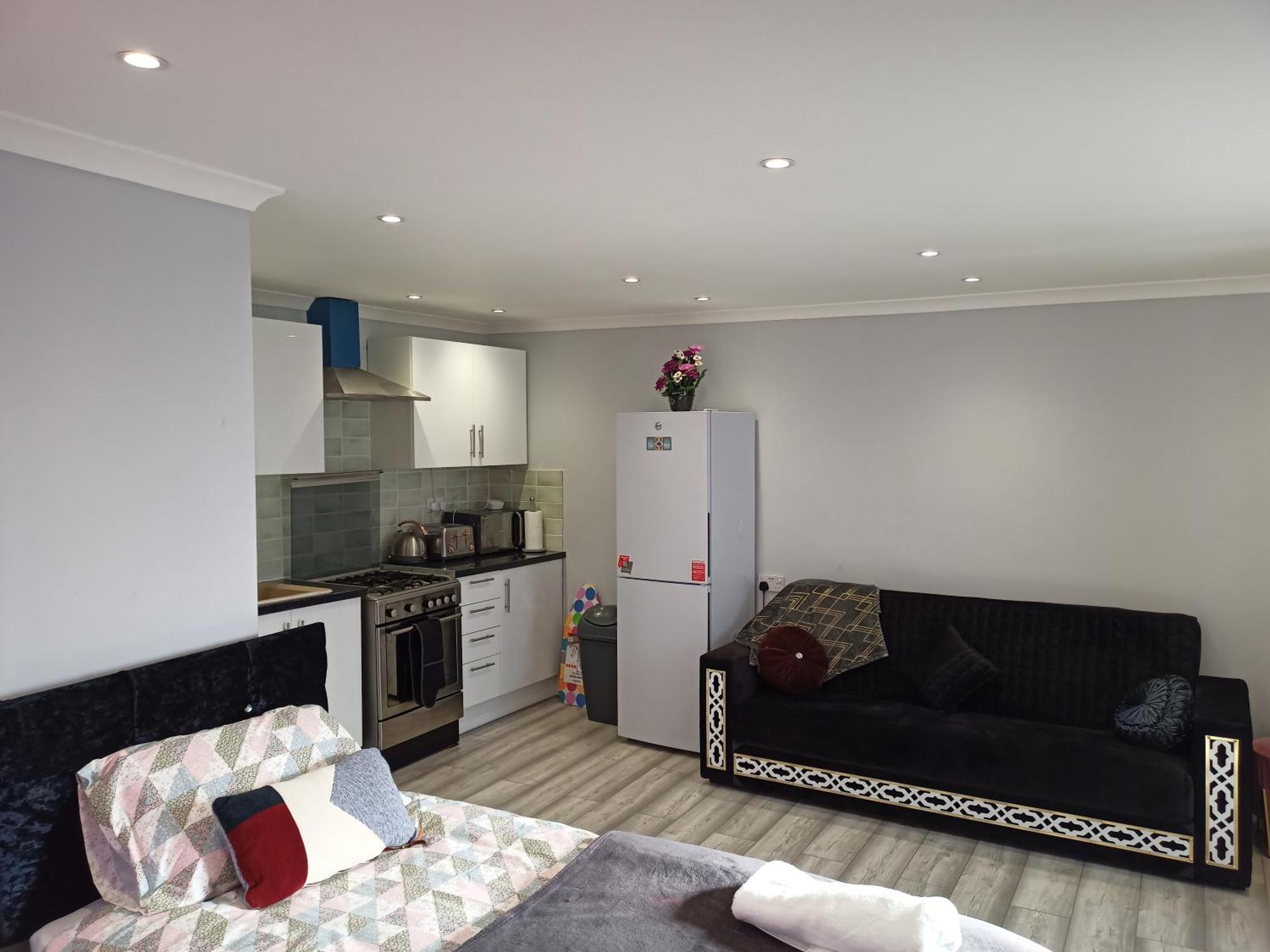 Homey Studio In Newport Perfect For Couples & Travelers Extérieur photo